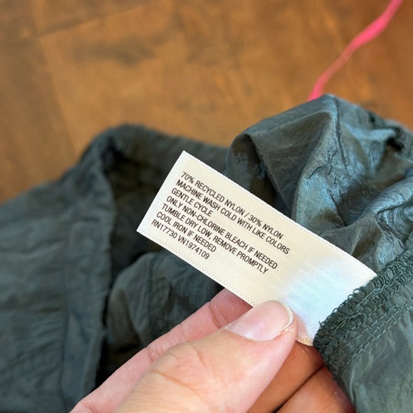 Wild Fable Women's Green Cargo Pants Drawstring Relaxed Parachute Lightweight XS - Picture 4 of 7